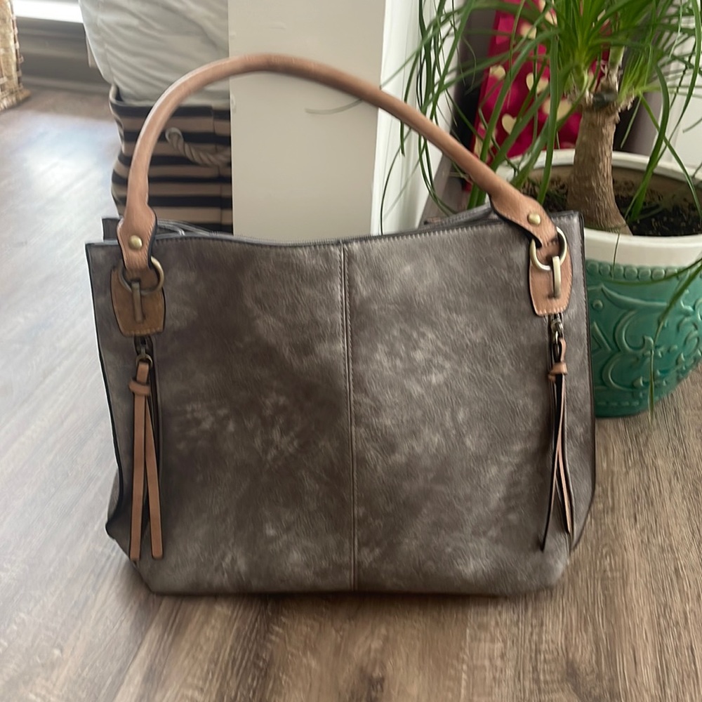 Brand NEW leather purse by Jenn & Co